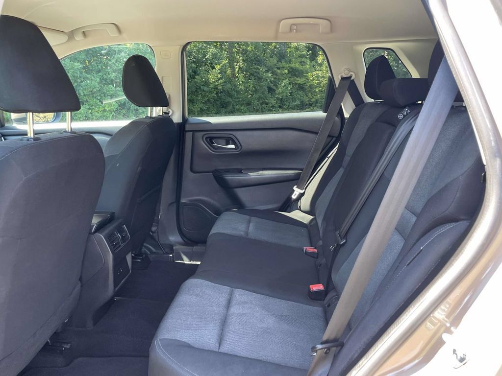 Used 2025 Nissan Rogue SV FWD image 11