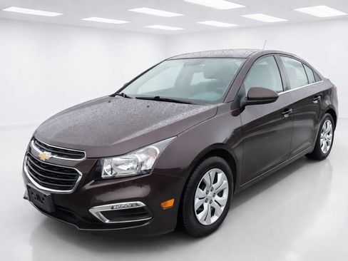 Used 2015 Chevrolet Cruze LT image 2