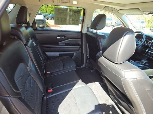 Used 2024 Nissan Pathfinder Platinum w/ Cargo Package image 16