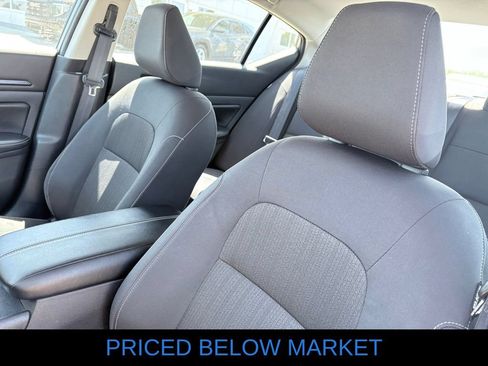 Used 2025 Nissan Altima 2.5 SV FWD image 12