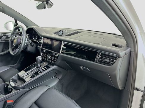 New 2025 Porsche Macan image 31