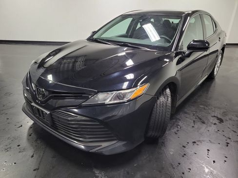 Used 2019 Toyota Camry LE FWD image 4
