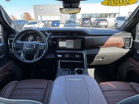 Used 2025 GMC Sierra 2500 Denali Ultimate image 20
