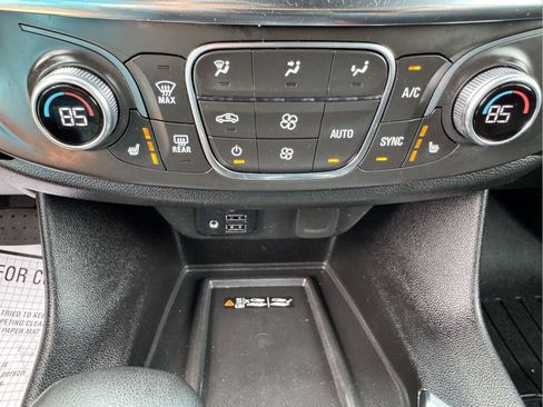 Used 2023 Chevrolet Traverse RS AWD/4WD image 25