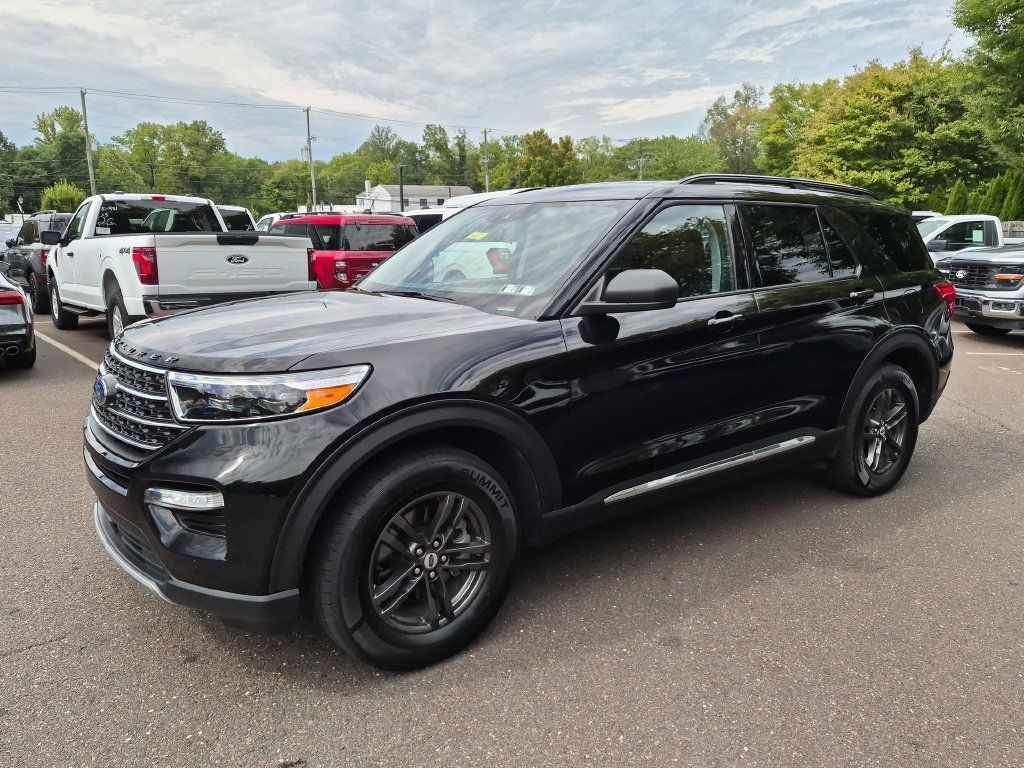 Certified 2021 Ford Explorer XLT w/ Equipment Group 202A AWD/4WD image 2