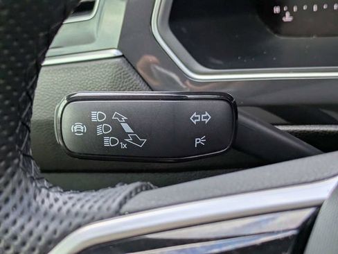 Used 2023 Volkswagen Tiguan SE R-Line FWD image 28