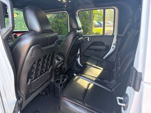 Used 2021 Jeep Gladiator Rubicon AWD/4WD image 12