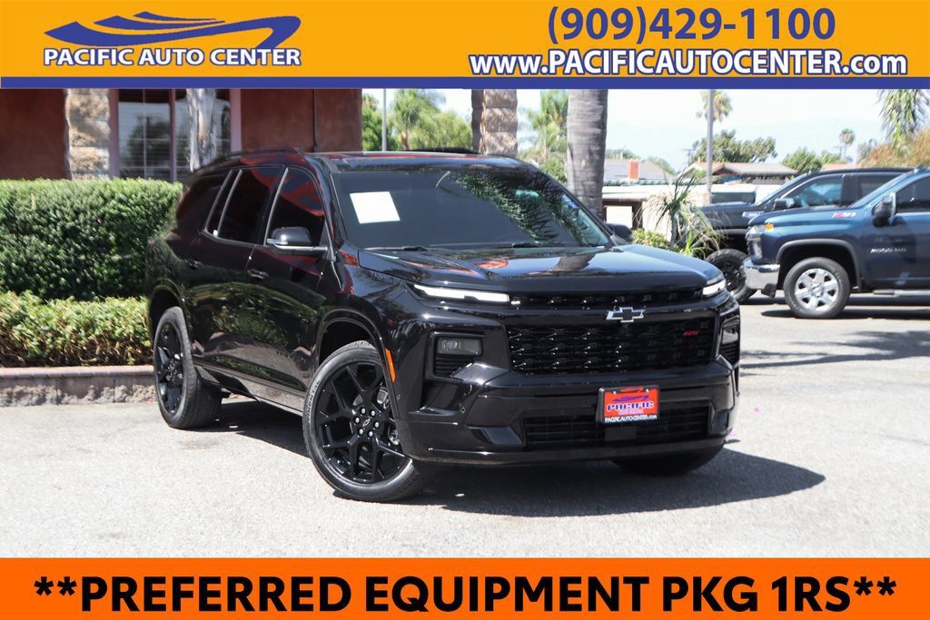 Used 2026 Chevrolet Traverse RS w/ LPO, Floor Liner Package FWD image 1