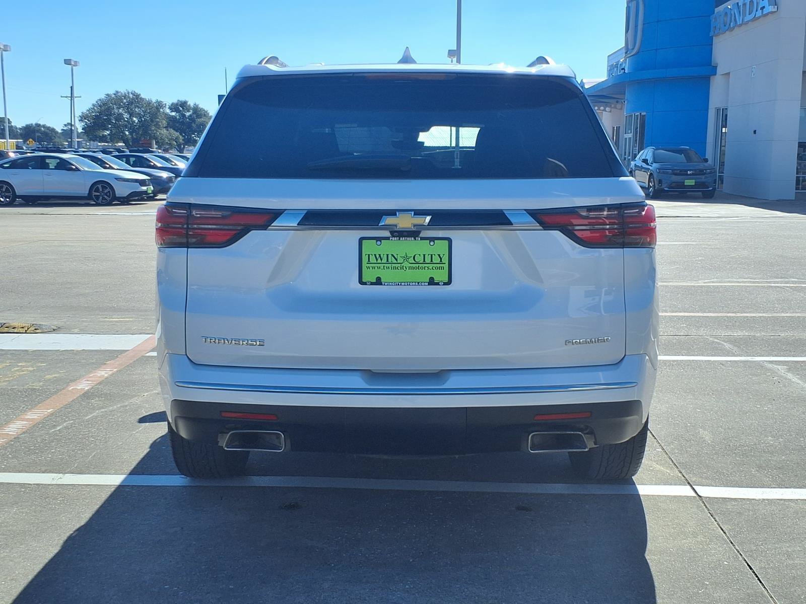 Used 2023 Chevrolet Traverse Premier FWD image 6
