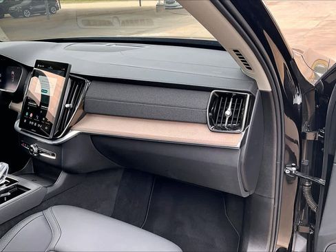 Used 2025 Volvo XC90 B6 Plus AWD/4WD image 18
