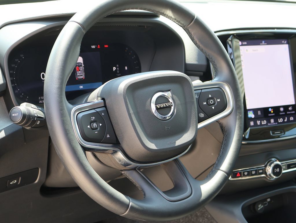 Used 2025 Volvo XC40 B5 Plus AWD/4WD image 24