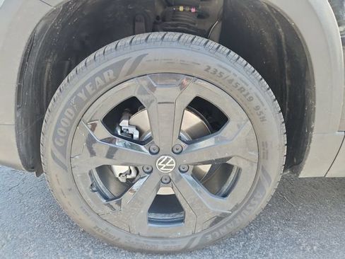 Certified 2025 Volkswagen Taos SEL AWD/4WD image 15