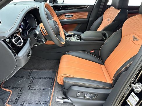 Used 2024 Bentley Bentayga image 16