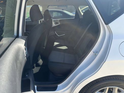 Used 2025 Kia Soul LX w/ LX Technology Package FWD image 23