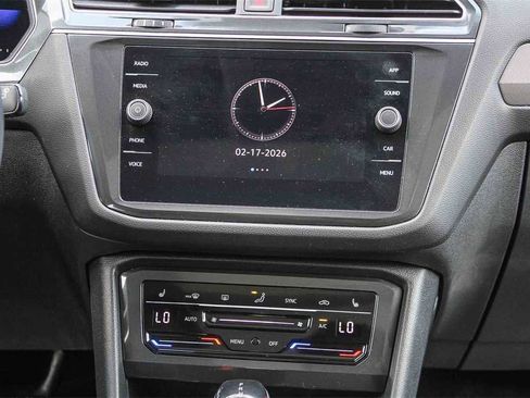 Used 2022 Volkswagen Tiguan SE w/ Panoramic Sunroof Package image 15