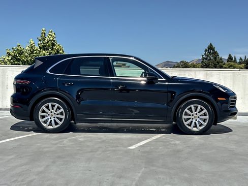 Certified 2022 Porsche Cayenne AWD/4WD image 9