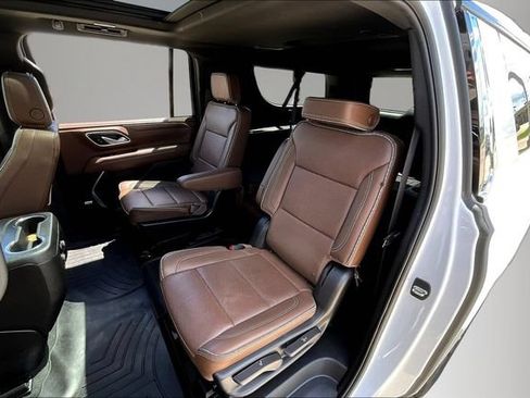 Used 2024 Chevrolet Suburban High Country AWD/4WD image 22