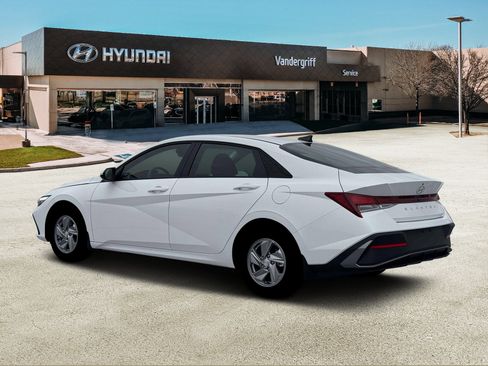 New 2026 Hyundai Elantra SE FWD image 4