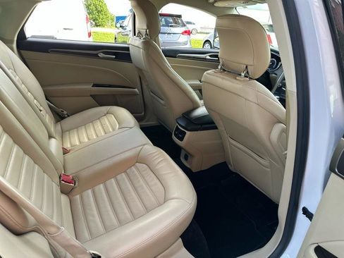 Used 2014 Ford Fusion SE w/ Equipment Group 202A FWD image 5