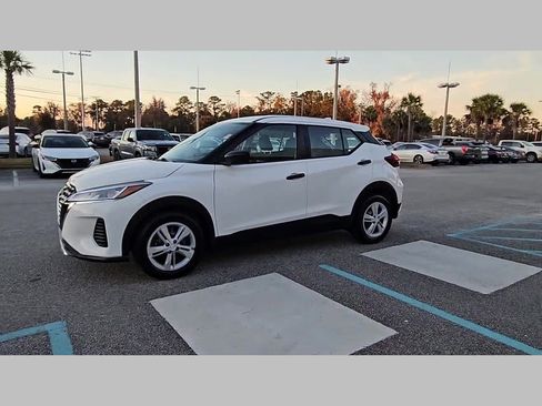 Used 2022 Nissan Kicks S image 25