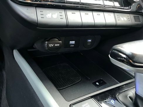 Used 2025 Hyundai Elantra Limited image 24