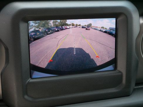 Used 2022 Jeep Wrangler Sport AWD/4WD image 30