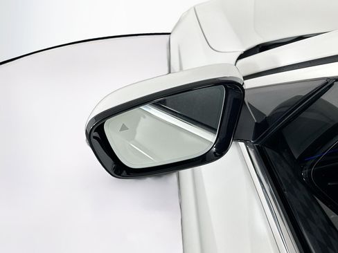 Used 2022 BMW 530i w/ Convenience Package RWD image 16