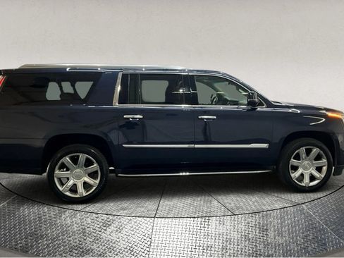 Used 2019 Cadillac Escalade ESV Luxury image 9