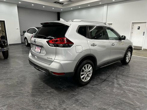 Used 2018 Nissan Rogue SV image 5