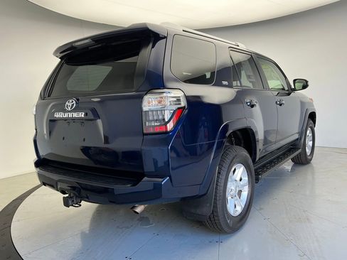 Used 2017 Toyota 4Runner SR5 Premium image 3