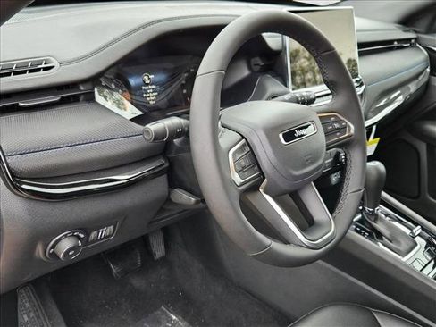 New 2026 Jeep Compass Latitude image 3