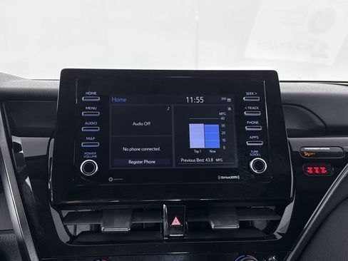 Used 2024 Toyota Camry SE image 14