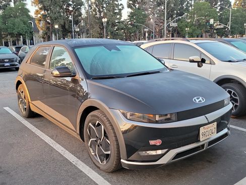 Certified 2024 Hyundai Ioniq 5 SE image 3