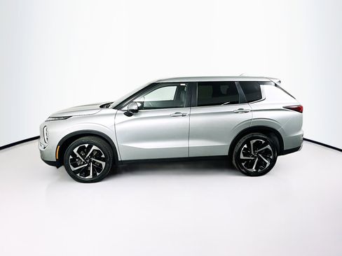 Used 2024 Mitsubishi Outlander SE image 4