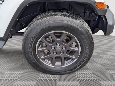 Used 2022 Jeep Gladiator Overland w/ Popular Equipment Package AWD/4WD image 9