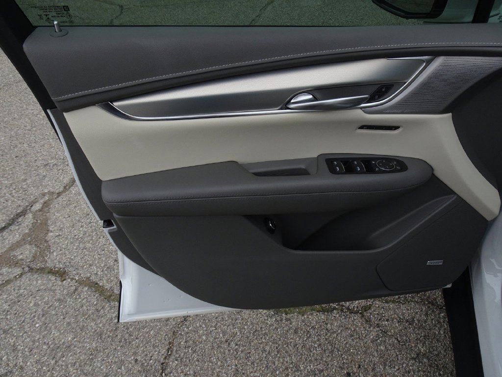 Certified 2022 Cadillac XT5 Premium Luxury FWD image 12