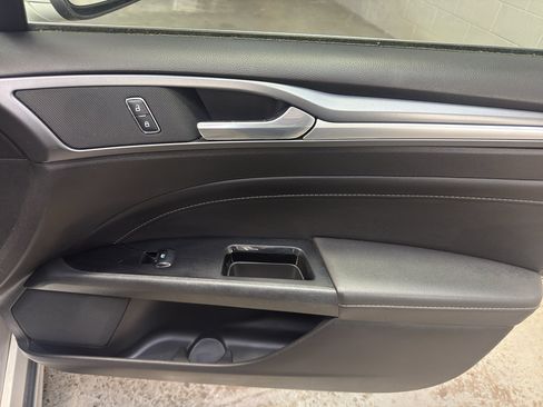 Used 2016 Ford Fusion Titanium FWD image 19