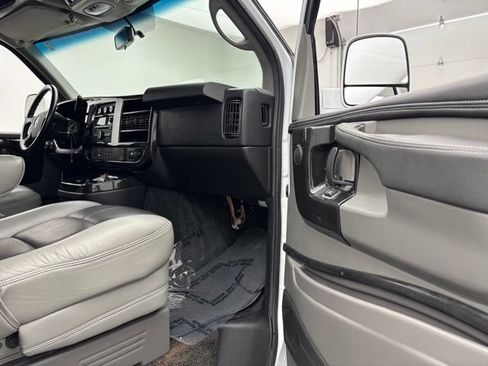 Used 2015 GMC Savana 2500 RWD image 22