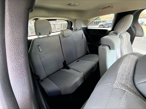 Used 2025 Toyota Sienna LE image 26