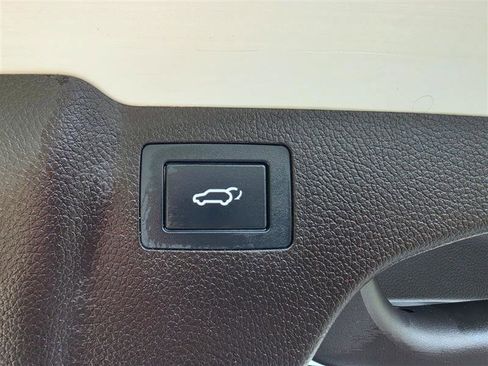 Used 2018 Hyundai Santa Fe Sport w/ 2.4L Tech Package 04 AWD/4WD image 14