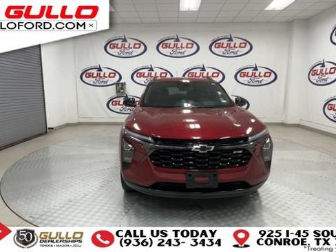 Used 2024 Chevrolet Trax RS w/ Sunroof Package FWD image 3