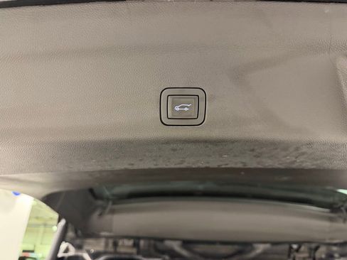 Used 2024 Chevrolet Suburban LT image 34