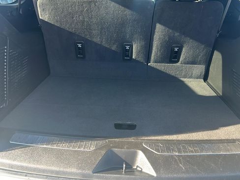 Used 2024 Chevrolet Suburban Premier AWD/4WD image 36