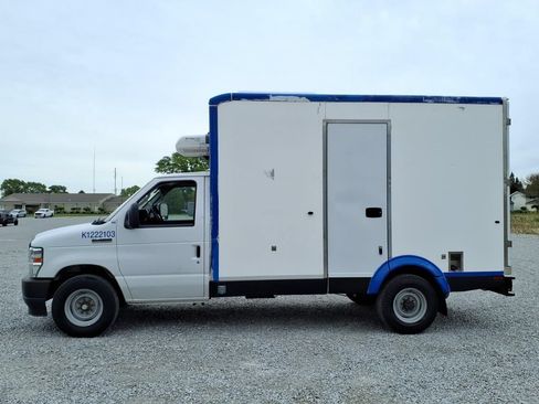 Used 2023 Ford E-350 and Econoline 350 Super Duty w/ Power Windows & Locks Group RWD image 10