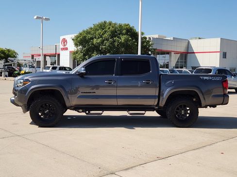 Used 2021 Toyota Tacoma TRD Sport w/ TRD Premium Sport Package AWD/4WD image 8