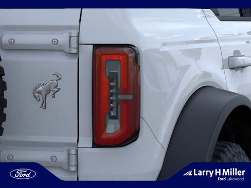 New 2025 Ford Bronco Outer Banks w/ Sasquatch Package AWD/4WD image 23