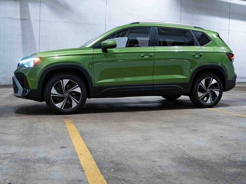 New 2025 Volkswagen Taos SE image 3
