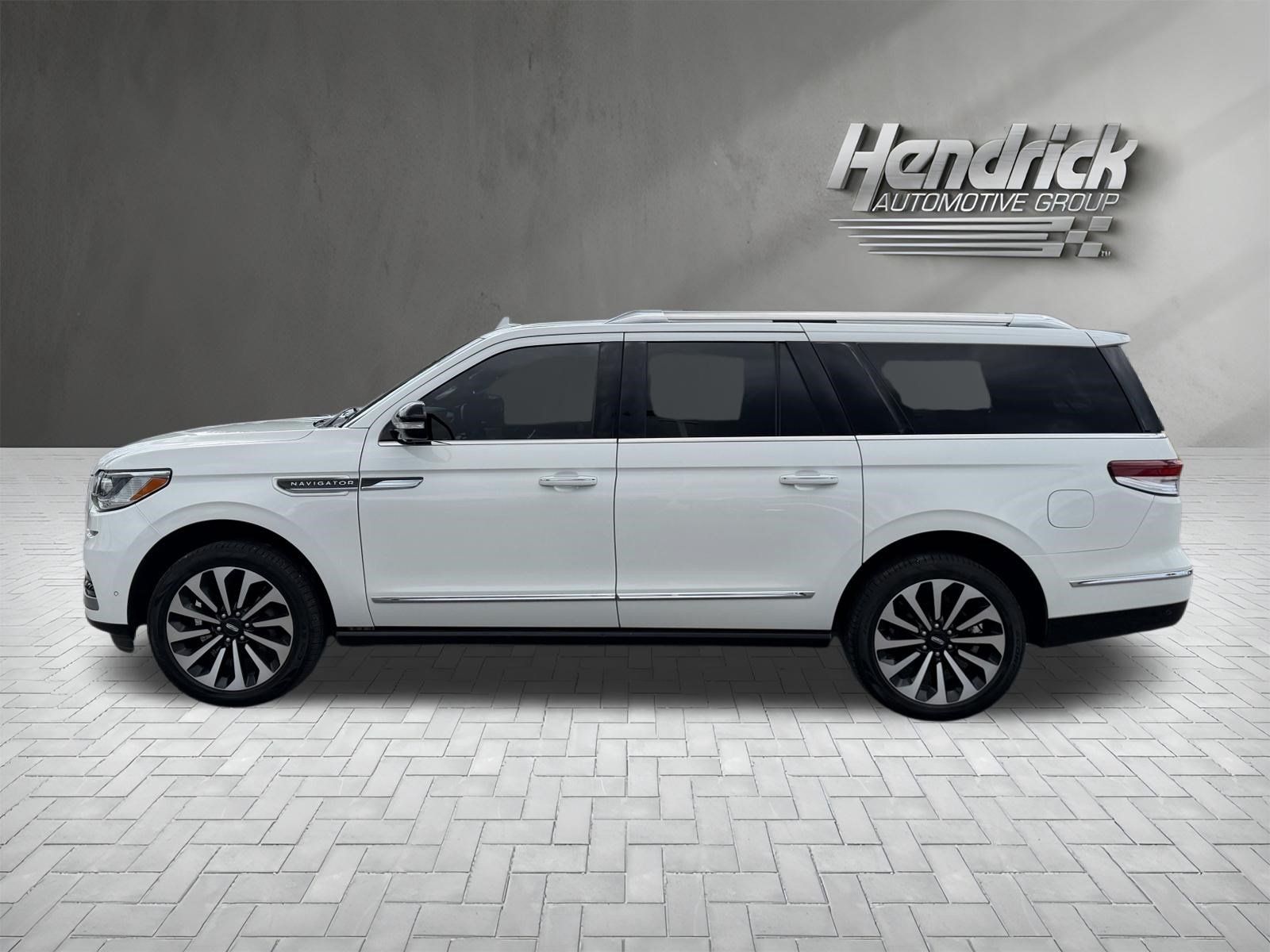 Used 2023 Lincoln Navigator L Reserve RWD image 7