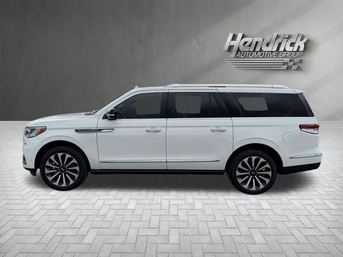 Used 2023 Lincoln Navigator L Reserve RWD image 7