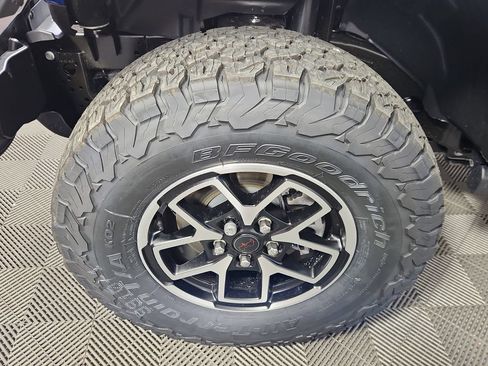 New 2025 Jeep Wrangler Unlimited Rubicon w/ Convenience Group AWD/4WD image 25